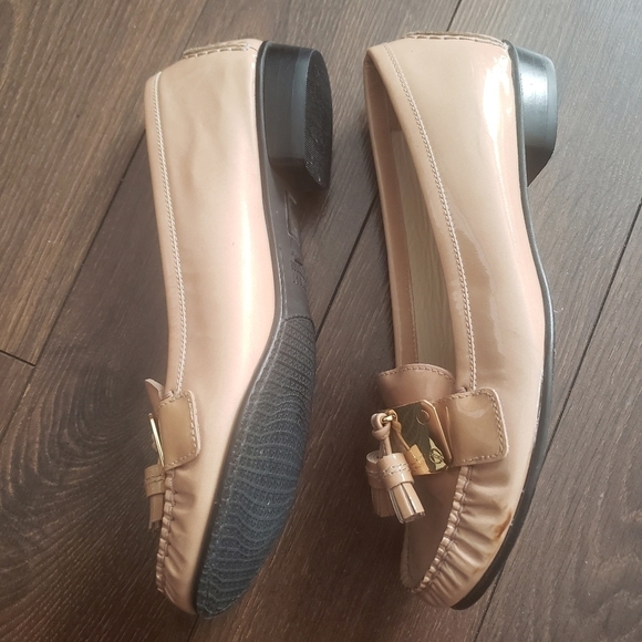 Stuart Weitzman Shoes With A Tassel - Picture 8 of 10